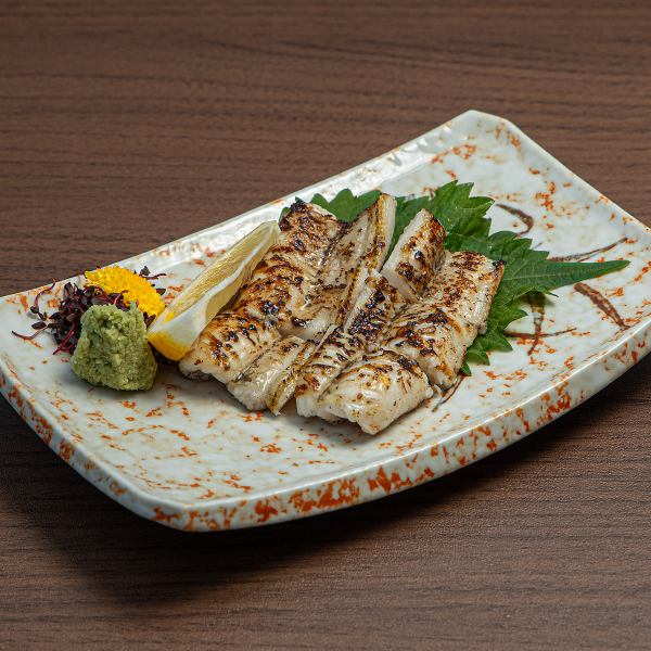 【当店名物】とろける旨さ◆活け締め穴子の絶品白焼き：1100円(税込)