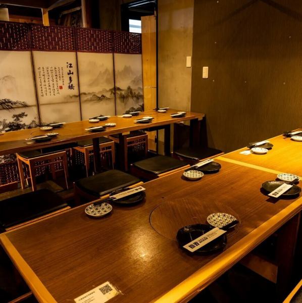 【可包場容納90人的大型宴會廳】如果您想在神保町站附近舉辦大型宴會,就來本店吧!在神保町、御茶水地區,我們很少能容納90人的大型包場。非常適合公司宴會、活動等大型聚會。歡迎隨時聯絡我們,了解人數、預算、時間等資訊。我們也為團體組織者提供免費優惠券!