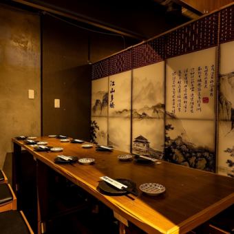 神保町駅近で大人数でのご宴会をお考えの方は是非当店では、2名～団体様まで個室席でしっかりとご案内可能です!!扉付きの完全個室で、都会の喧騒を忘れて優雅なひとときをお楽しみください♪団体幹事様必見の幹事様無料クーポンもご用意♪貸切での対応も可能となっております!!