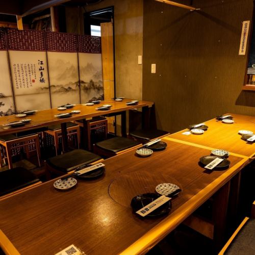 【大人数に最適】10～30名様でもゆったりとお座りいただけるテーブル席！大切なお客様を迎えての接待やビジネス仲間との会食、お仕事仲間との歓送迎会や忘年会はもちろん、ご家族・親族でのお食事などにもご利用ください。ご宴会は飲み放題付が断然おトク。ゆったり大切な時間を価値あるものを♪