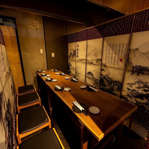 飲み会や宴会、接待、女子会、合コンなど各種宴会に最適な個室席をご用意しております。ゆったりと落ち着きある空間は、大人な雰囲気あるこだわりの個室空間です。