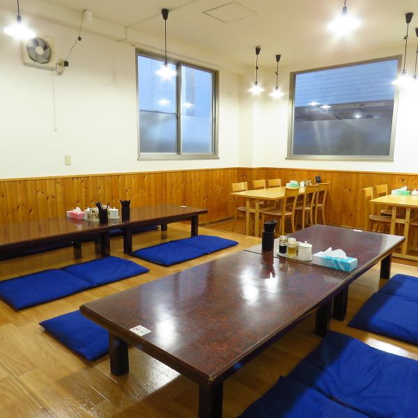 The spacious tatami seats are perfect for large groups or family meals.It can be used to create special occasions such as large gatherings and celebrations.At the tatami seats, you can stretch your legs and enjoy your meal in a relaxed manner!