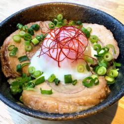 温玉チャーシュー丼