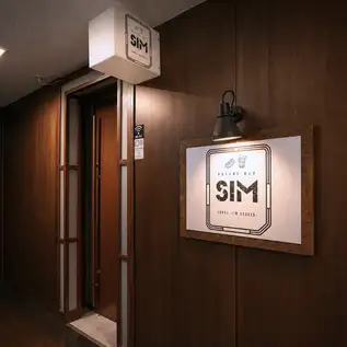 【すすきのでの非日常貸切に】20名様～貸切OK！嬉しい貸切料金無料。家では味わえない格別なお酒と食事で、日常の疲れやストレスを忘れる特別なひとときを。周りを気にせずゆったりと過ごせるプライベート空間での時間をお楽しみください。