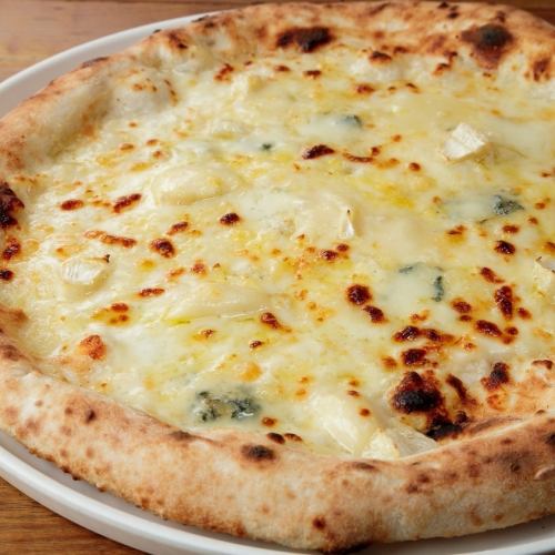 4種のチーズのピザ “クアトロ・フォルマッジ”