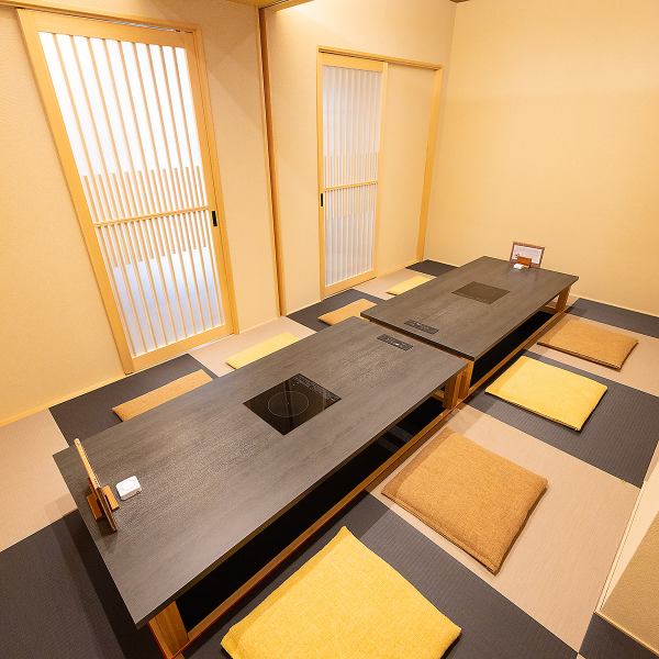 【プライベート空間】落ち着いた雰囲気の個室は掘りごたつとなっております。最大6名様までご利用可能◎2部屋つなげることで最大14名様まで利用可能です。気の知れたご友人やご家族との利用や、宴会や小宴会でのご利用可能です。シーンに合わせてご利用ください。おまかせコースを11,000円(税込)～ご用意いたしております♪