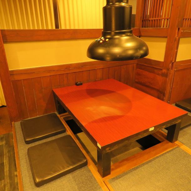If you combine the tatami room and table, you can have a large party of up to 80 people!