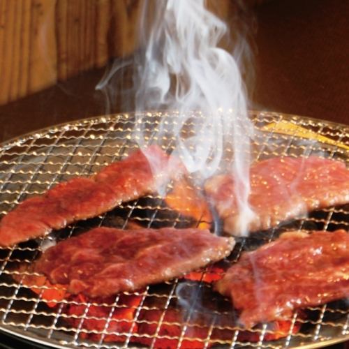 [Charcoal-grilled meat grilled with authentic Binchotan charcoal ◎]
