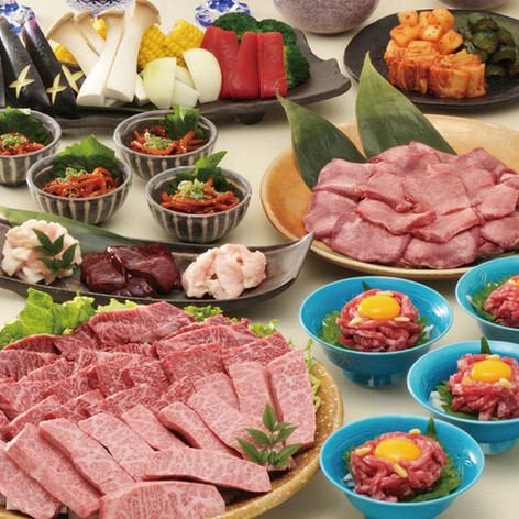 厳選肉を炭火焼肉で食べ放題3800円～飲み放題も♪8～120名の大型宴会も◎フロア貸切可