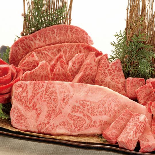 厳選肉を店内手切りし、こだわりの仕立てでご提供！ランチもディナーも本格焼肉をお楽しみください♪