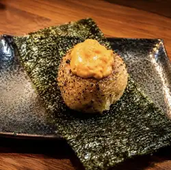 烤飯糰配鰹魚味噌蛋黃醬