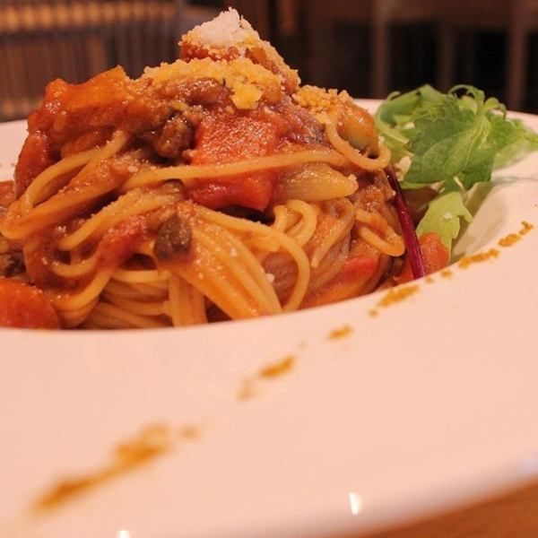 "Today's pasta" where you can enjoy seasonal ingredients, "Bolognese prepared with French wine", etc.