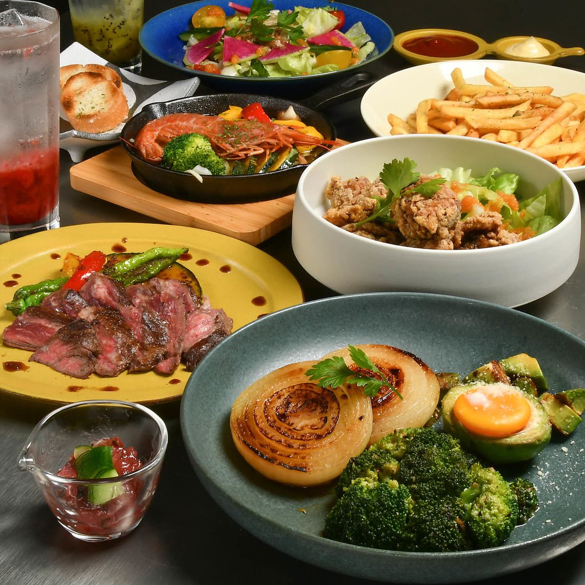 Enjoy carefully selected ingredients over charcoal and teppanyaki ♪ You can also have an amazing endless drinking party ◎