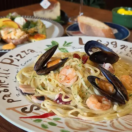 サラダ付き前菜&ドリンク&ドルチェのセット♪
