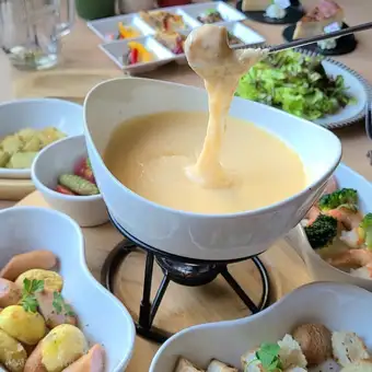 [Dinner only, reservations required] Popular with families! Cheese fondue course 3,500 yen (tax included)