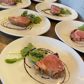 季節の食材を使った前菜やパスタ、お肉2種盛り、デザートまで付いた全6品コース3800円(税込)