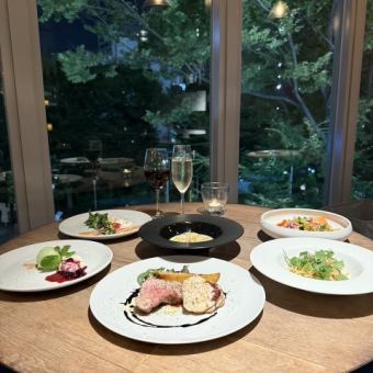 季節の食材を使ったスペシャリテやお肉とお魚の贅沢Wメインなど、全7品コース5500円(税込)