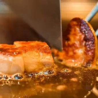 【豪华铁板烧套餐 - 7道菜】鹅肝、虾夷鲍鱼、顶级菲力牛排等，20,900日元