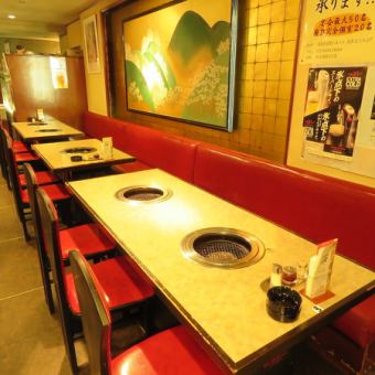You can use it for various company entertainment, birthdays, various anniversaries, banquets and so on! We also have seats according to the number of people you are traveling with.We also have a large table, so even if everyone asks for a crazy dish ◎ You may just ask too much ★