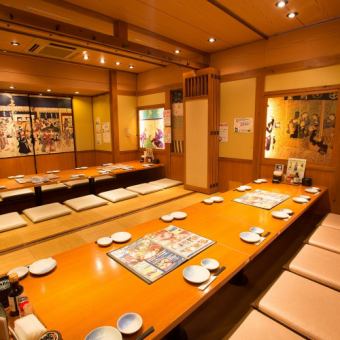 2张桌子可容纳12人的私人宴会厅♪宽敞的榻榻米房间可以举办宴会！