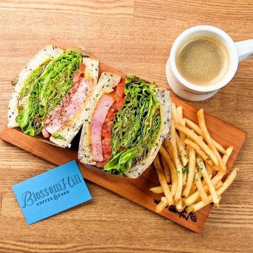 Lunch Time ♪ Freshly ground Kona coffee and creative sandwich