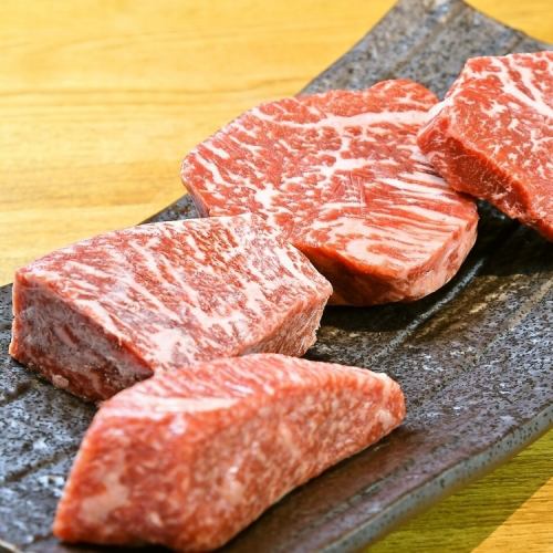 使用稀有部位的肉类菜单也很丰富♪晚餐套餐10道菜品3,000日元（不含税）～