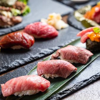 「肉壽司套餐」包括肉壽司及生魚片拼盤在內的9種菜餚，附3小時無限暢飲5,500日元⇒4,500日元