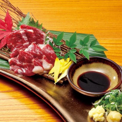 Authentic Kyushu! Three pieces of horse sashimi