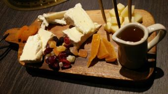[WITH-WINE] Assorted cheese
