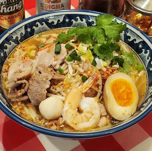 ピリっと辛ウマ！スコータイラーメン