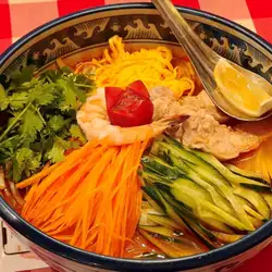 ティーヌン夏の風物詩『冷やしトムヤムラーメン』