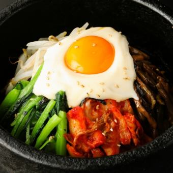 石焼チーズビビンバ (ワカメスープ付き)