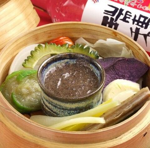 野菜たっぷり「島野菜と旬の野菜のバーニャカウダ」