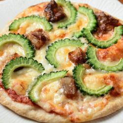 ゴーヤーとソーキのピザ
