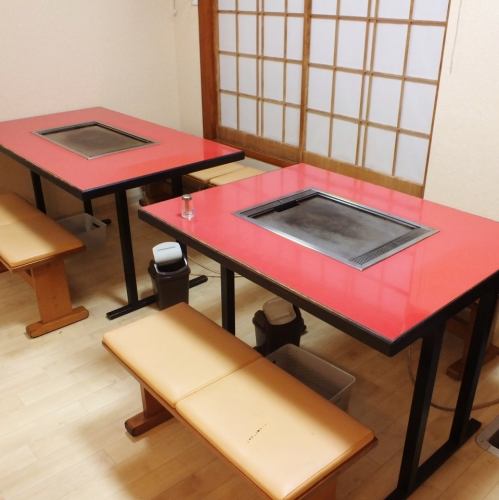 Enjoy hot, freshly baked food at a table with hot iron plate seating.