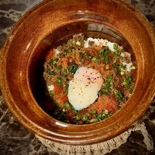 贅沢牛しぐれと三種の卵の土鍋御飯