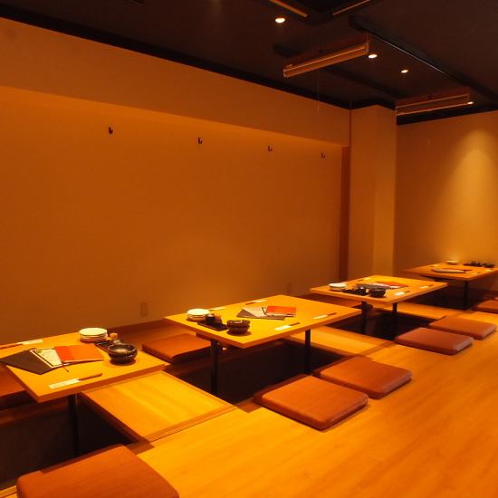 【宴會套餐】包含無限暢飲,4500日圓起。也可承辦大型宴會。