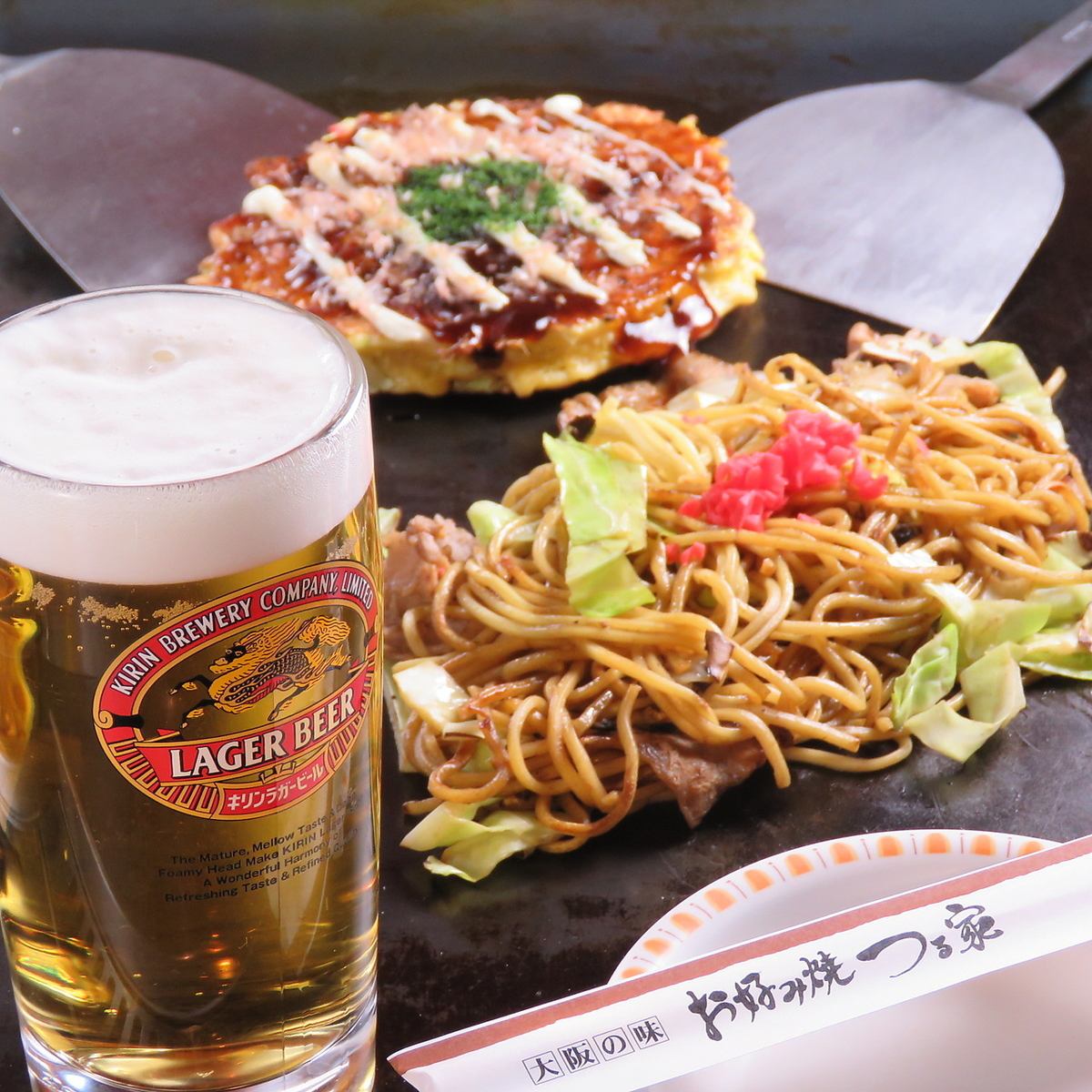 [Tsuruya, founded 73 years ago] Lunch with Osaka's famous okonomiyaki♪