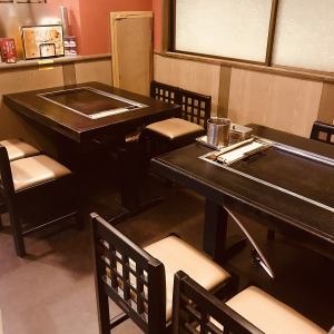 2nd floor table seats (for groups of up to 8 people) For okonomiyaki, meat and seafood teppanyaki in Umeda, go to Tsuruya Umeda branch! The volume is comparable to the all-you-can-eat and drink options at an izakaya, and it's as good as a private room. Renovated space! Enjoy relaxing okonomiyaki for 2 hours.