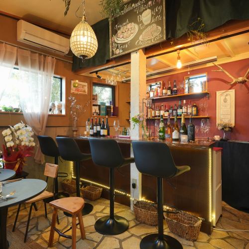 ◆華やかで落ち着いた店内