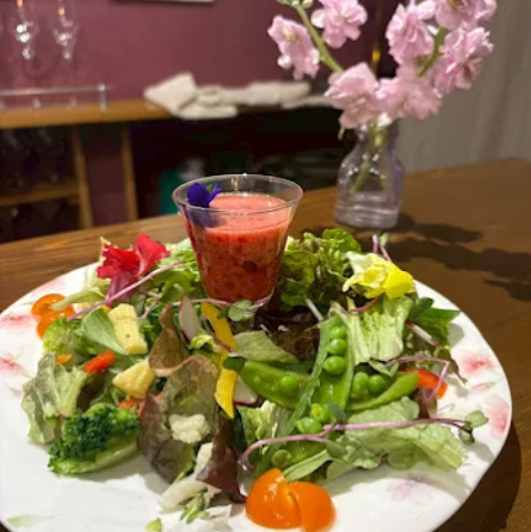 ソムリエ厳選のワインと彩る一品料理