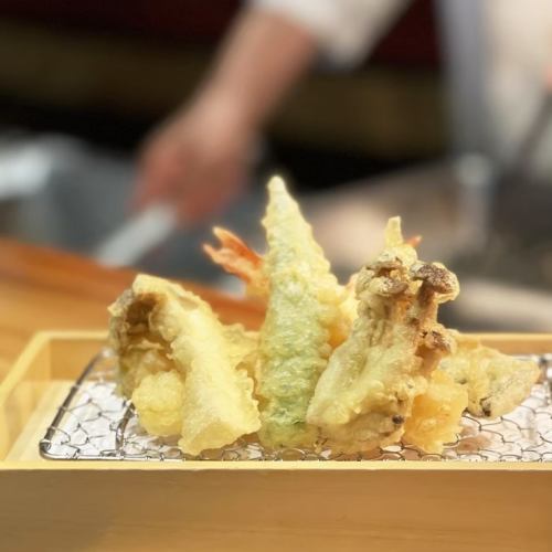 サクサクな衣を纏った野菜、海鮮の天ぷらを豊富にご用意しております♪