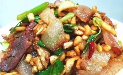 自家製燻製ばら肉と大根炒め