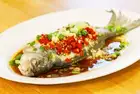 季節鮮魚赤唐辛子漬け蒸し(前日まで予約が必要です)