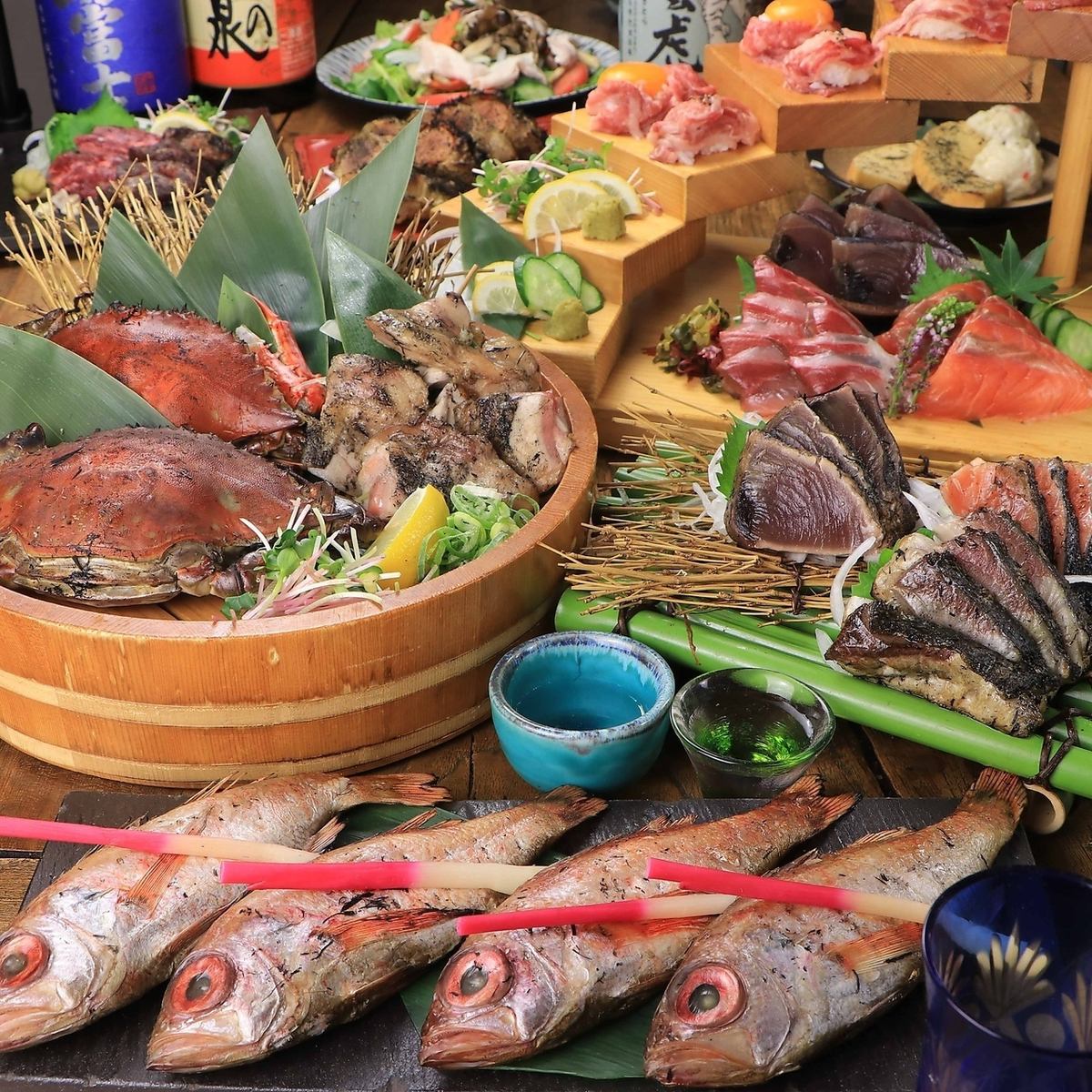 特產稻草烤鰹魚！享受稻草烤鰹魚的獨特香氣。