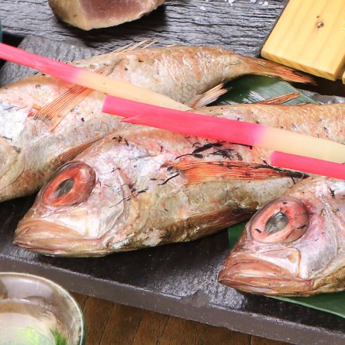 We also offer ingredients from the Hokuriku region, such as blackthroat seaperch and Echigo chicken from Niigata Prefecture!