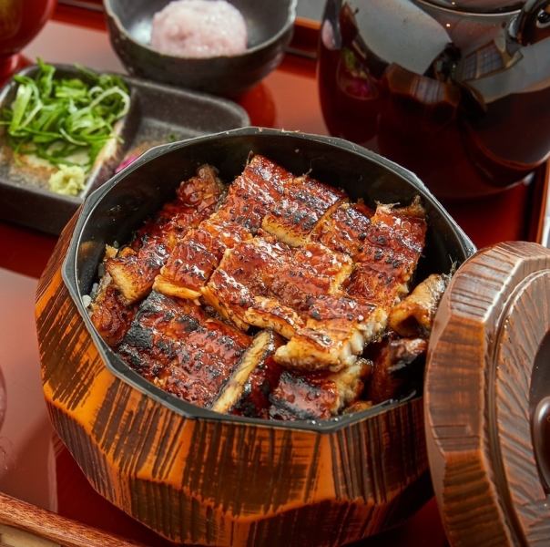 ≪こだわりの出汁と最高級うなぎを贅沢に！≫ひつまぶし 並 (お吸い物・薬味付） 2090円 (税込)
