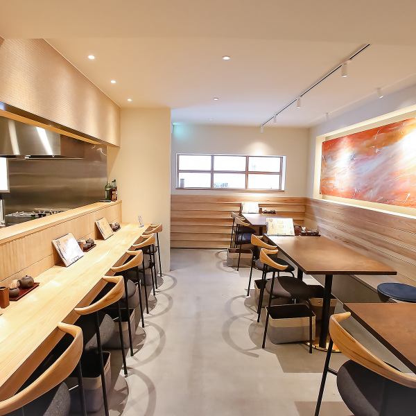 ≪Relaxing table seats≫ 1 table for 2 people, 2 tables for 4 people, ◆We provide a comfortable space for you to enjoy your meal in a relaxed manner.Since the seats are widely spaced, it is also recommended for girls' parties and banquets.