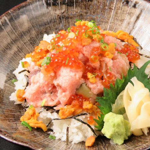 本日の特別丼(内容、価格、日替わり)