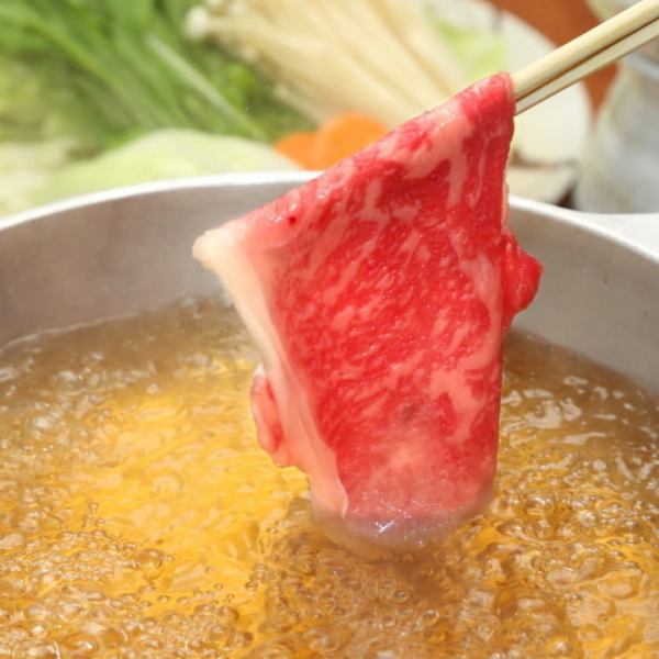 用秘製高湯享受的“黑毛和牛涮涮鍋”7000日元開始接受預約◎